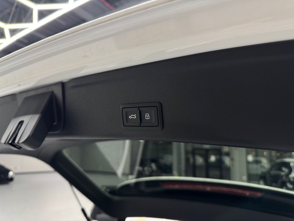 2017 Audi A4 Image 27