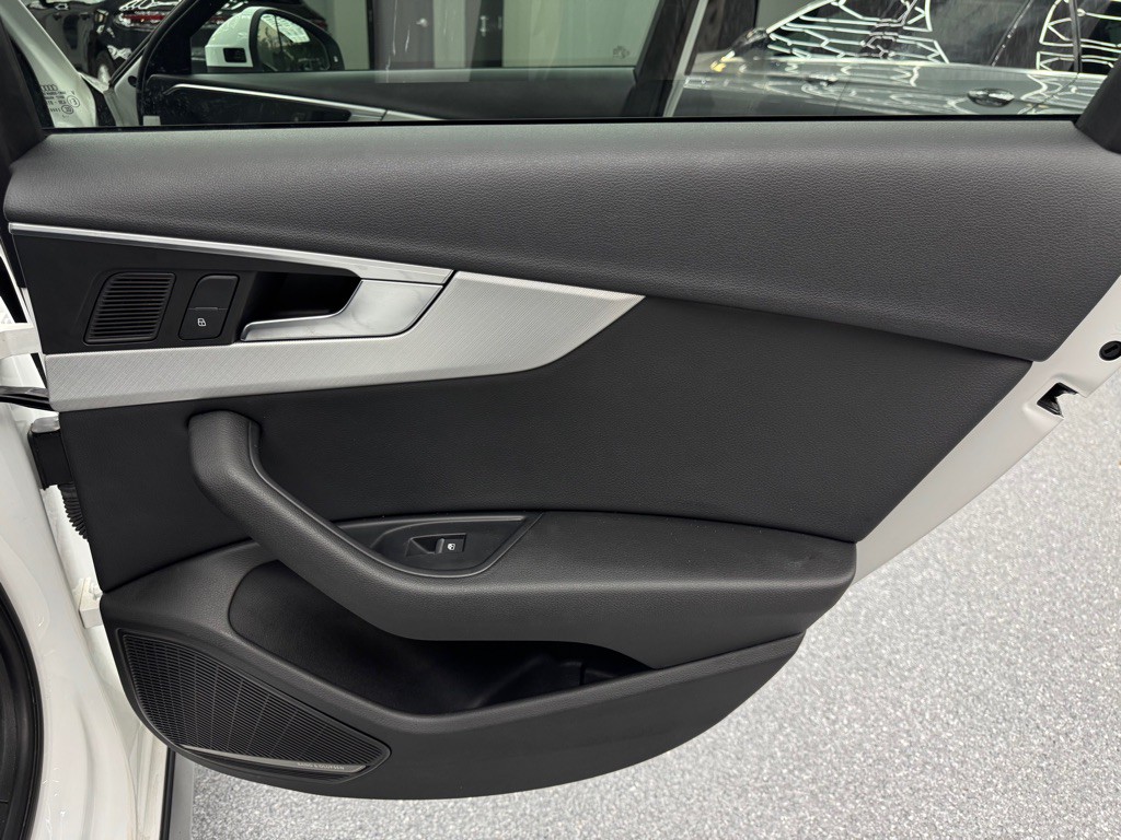 2017 Audi A4 Image 28