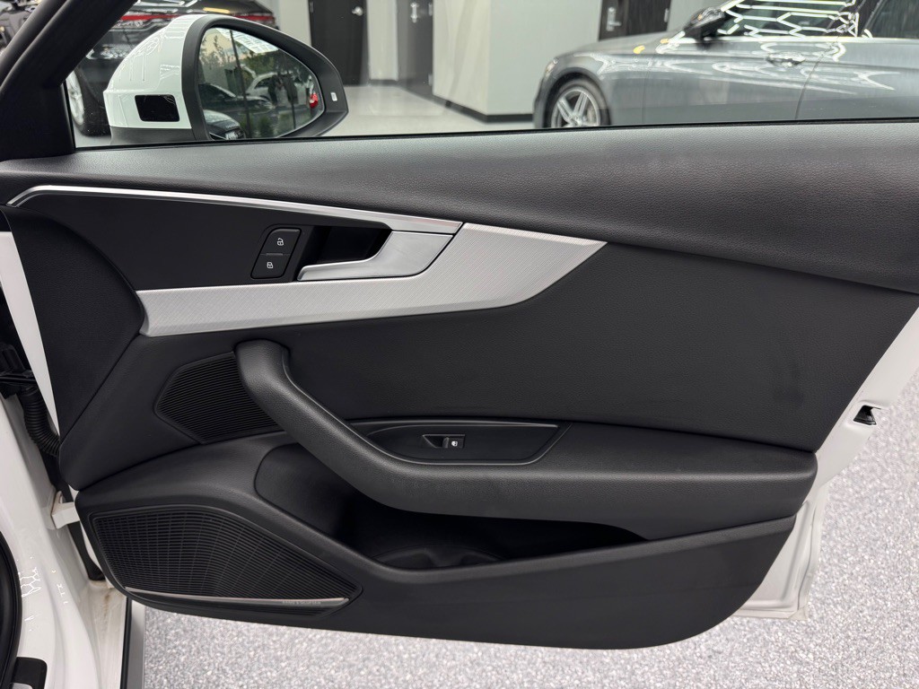 2017 Audi A4 Image 30