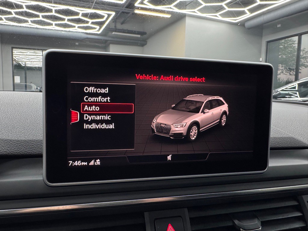 2017 Audi A4 Image 36