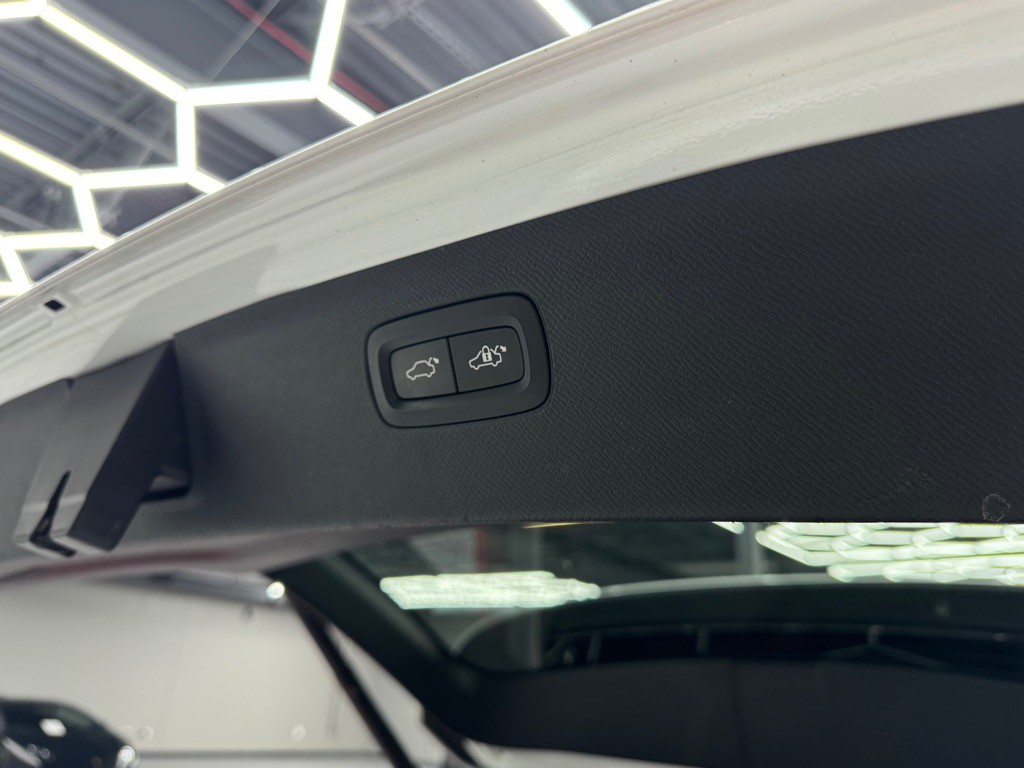 2016 Volvo XC90 Image 27