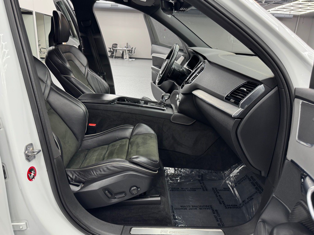 2016 Volvo XC90 Image 32