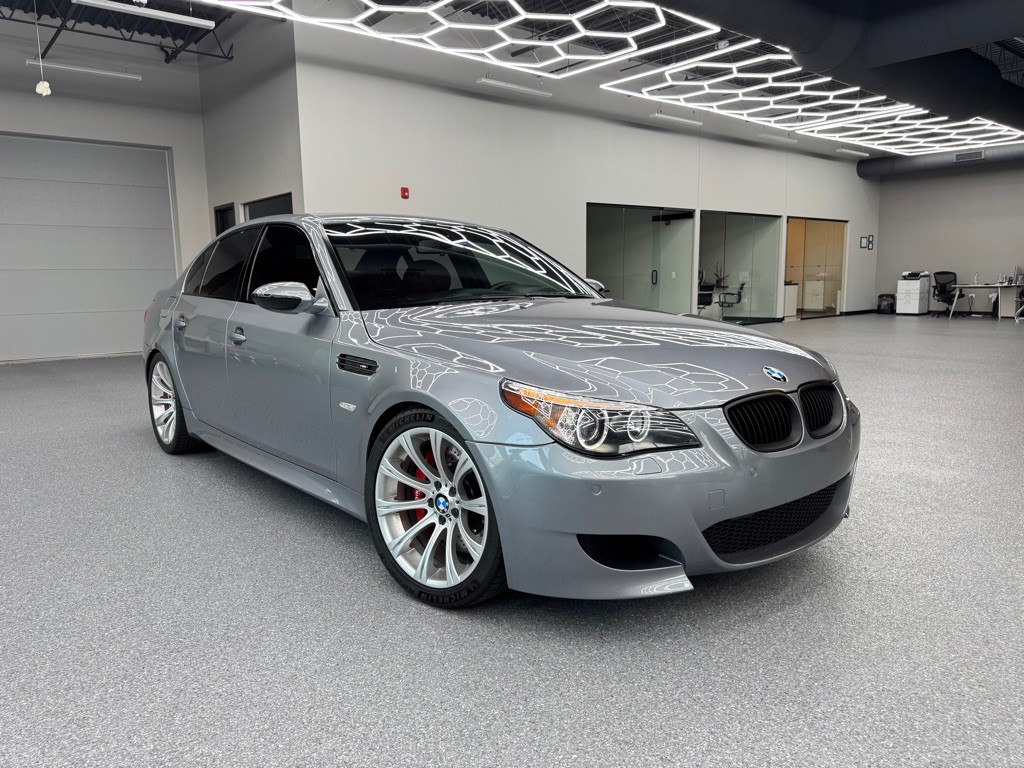 2006 BMW M5 Image 1