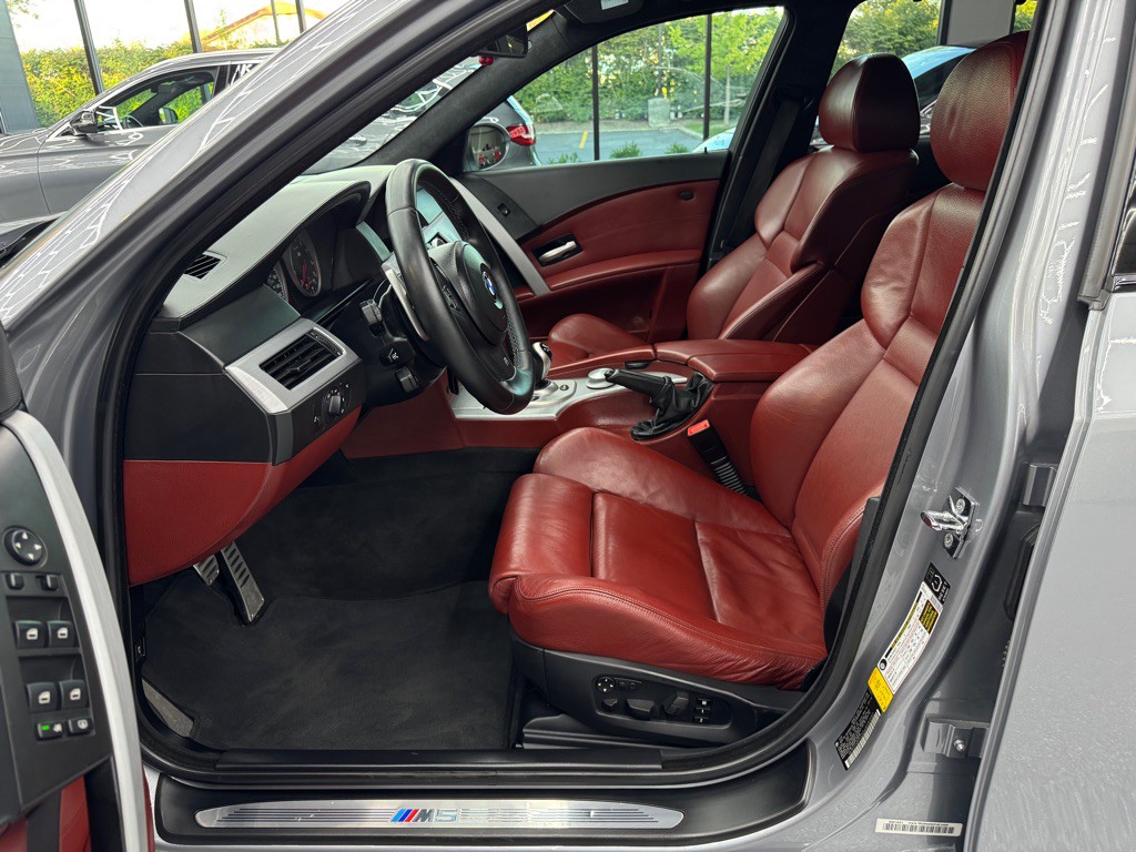 2006 BMW M5 Image 26