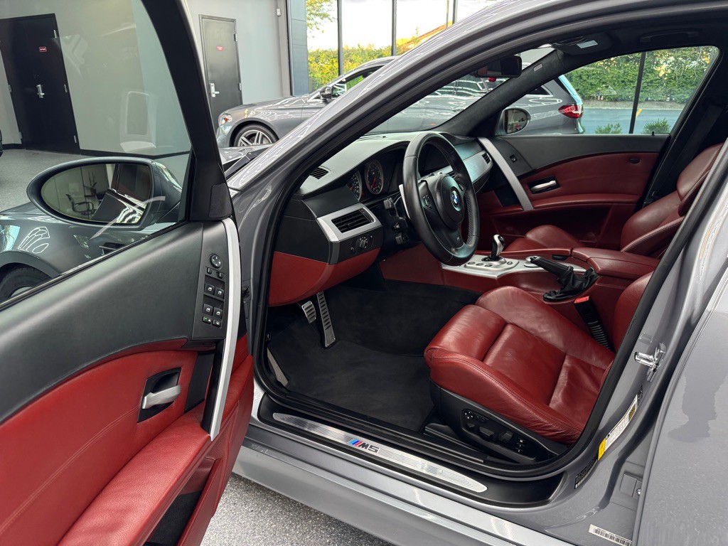 2006 BMW M5 Image 27