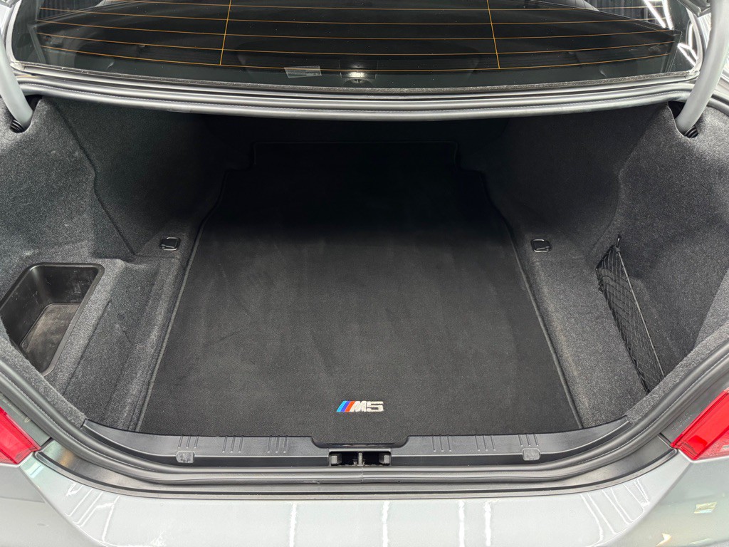 2006 BMW M5 Image 32