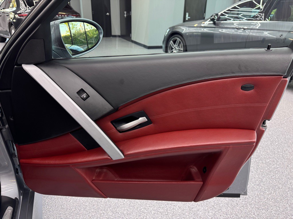 2006 BMW M5 Image 35