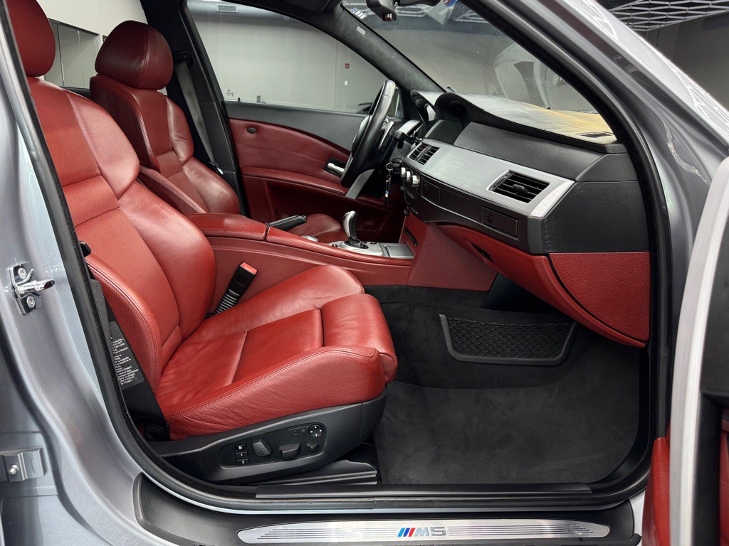 2006 BMW M5 Image 36
