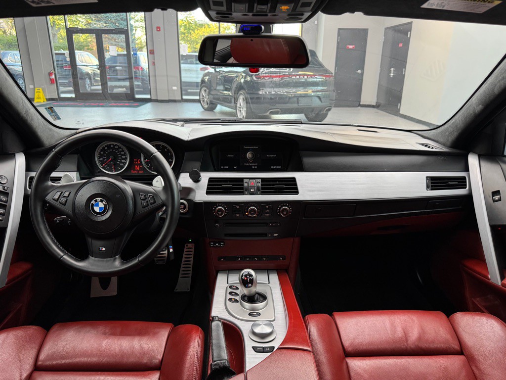 2006 BMW M5 Image 38