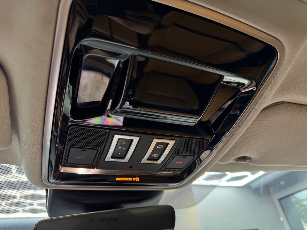 2018 Land Rover Range Rover Image 39