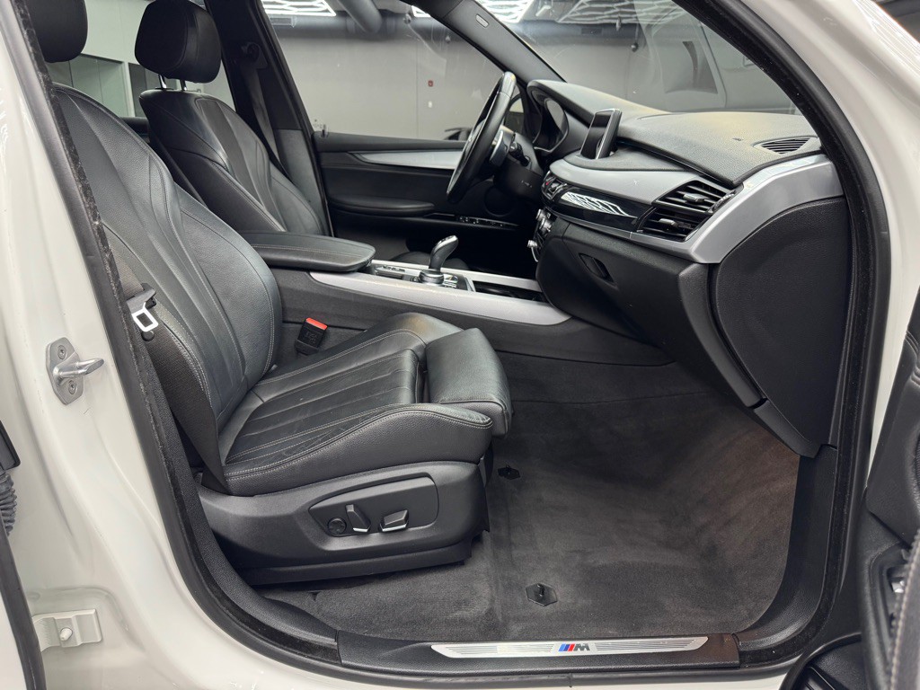2017 BMW X5 Image 30