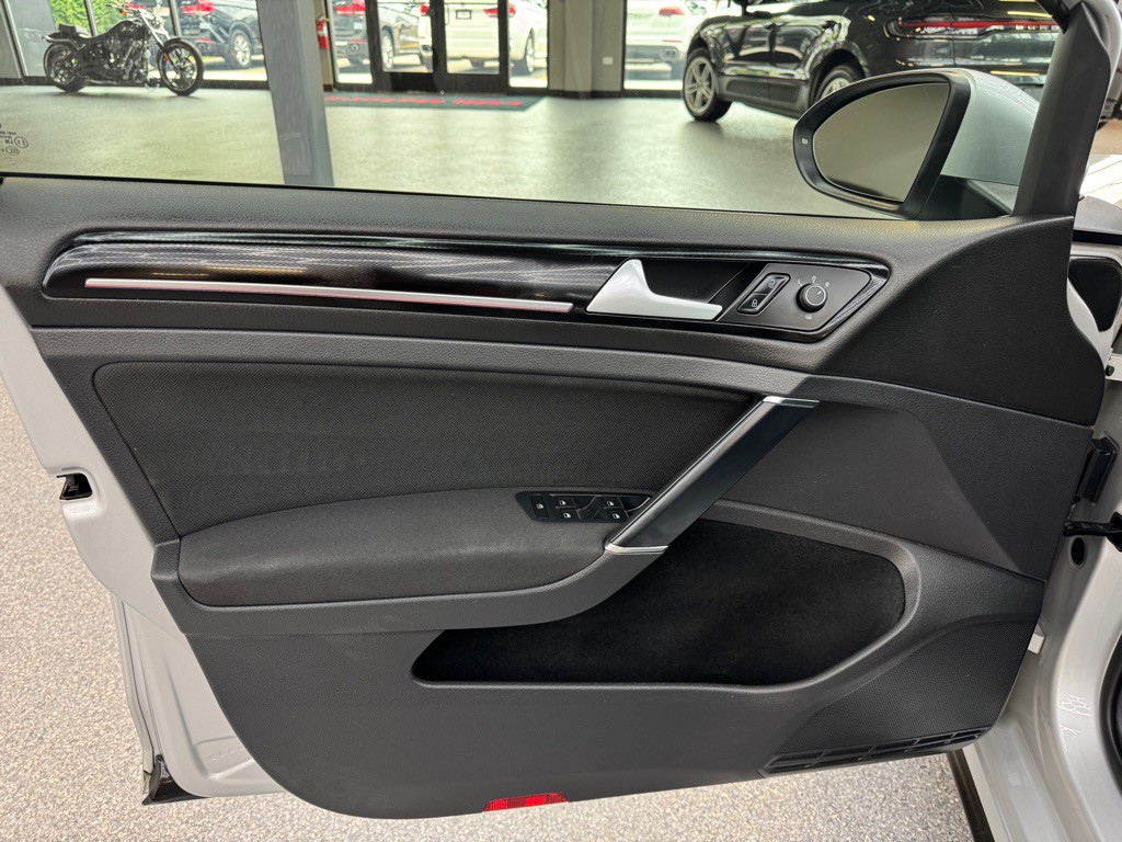 2015 Volkswagen GTI Image 12