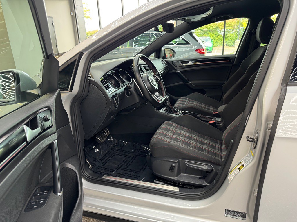 2015 Volkswagen GTI Image 13
