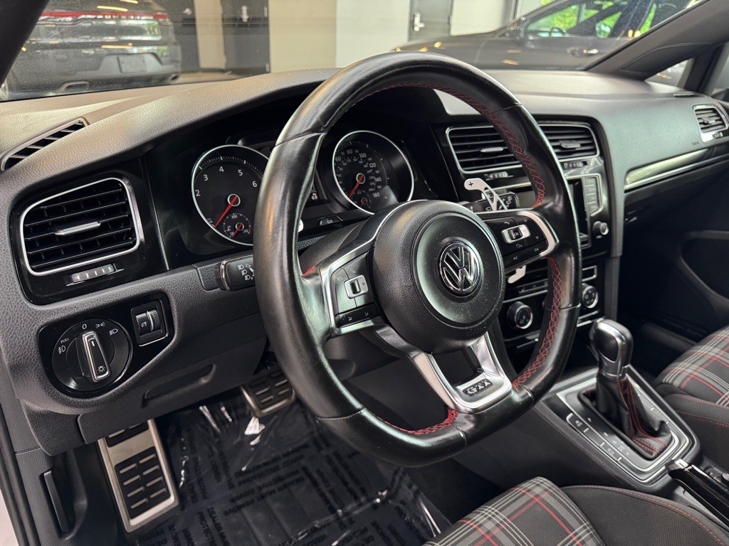 2015 Volkswagen GTI Image 14
