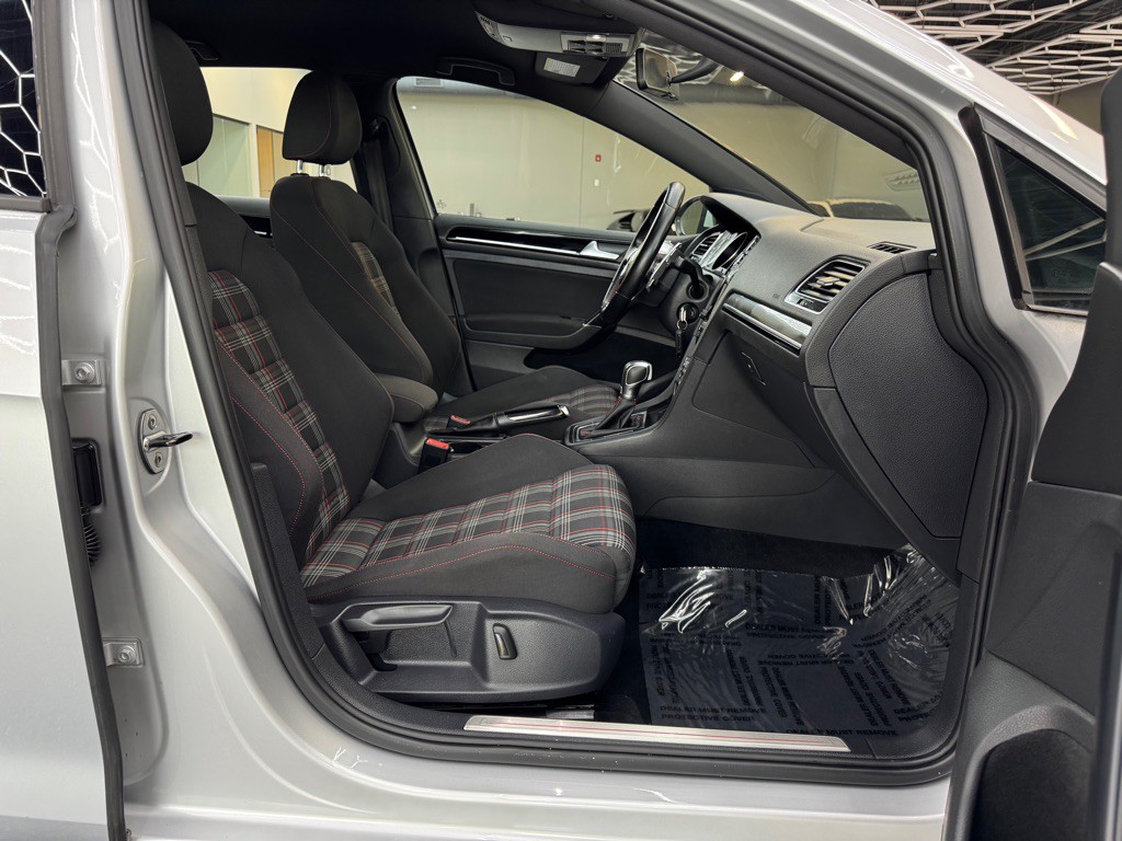 2015 Volkswagen GTI Image 21