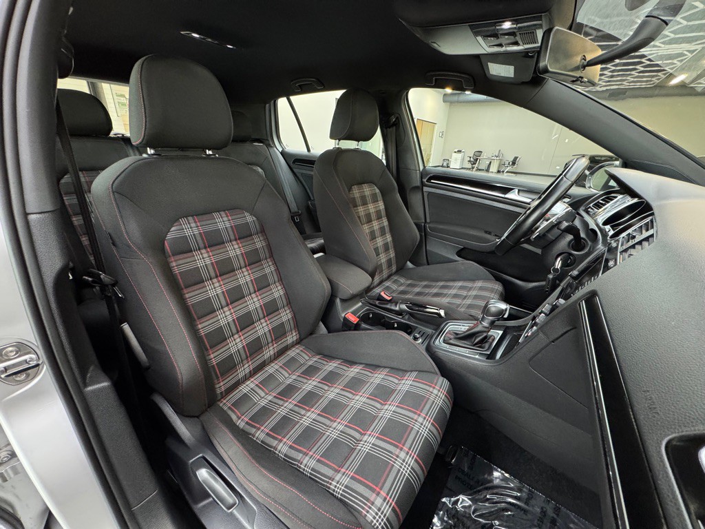 2015 Volkswagen GTI Image 22
