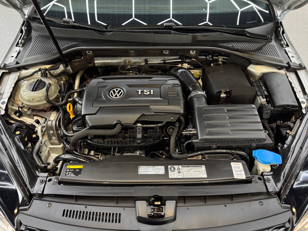 2015 Volkswagen GTI Image 28