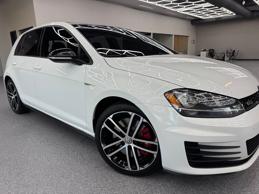 2017 Volkswagen GTI Image 2