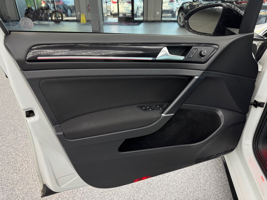 2017 Volkswagen GTI Image 13