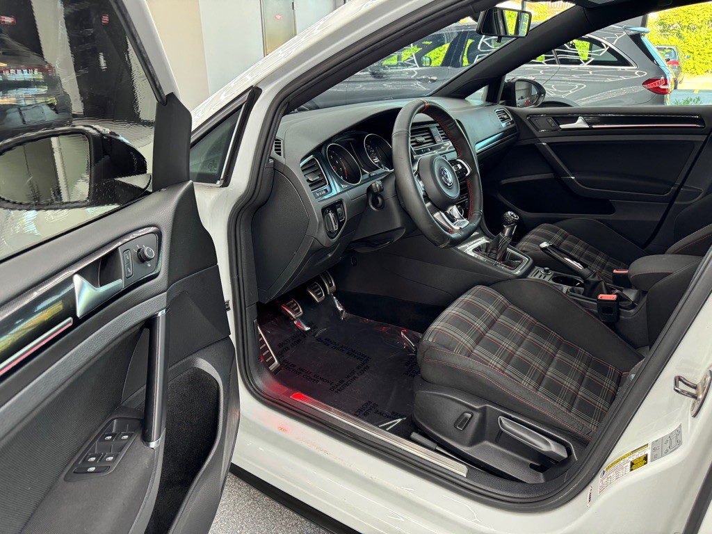 2017 Volkswagen GTI Image 14
