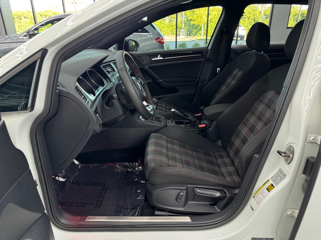 2017 Volkswagen GTI Image 15