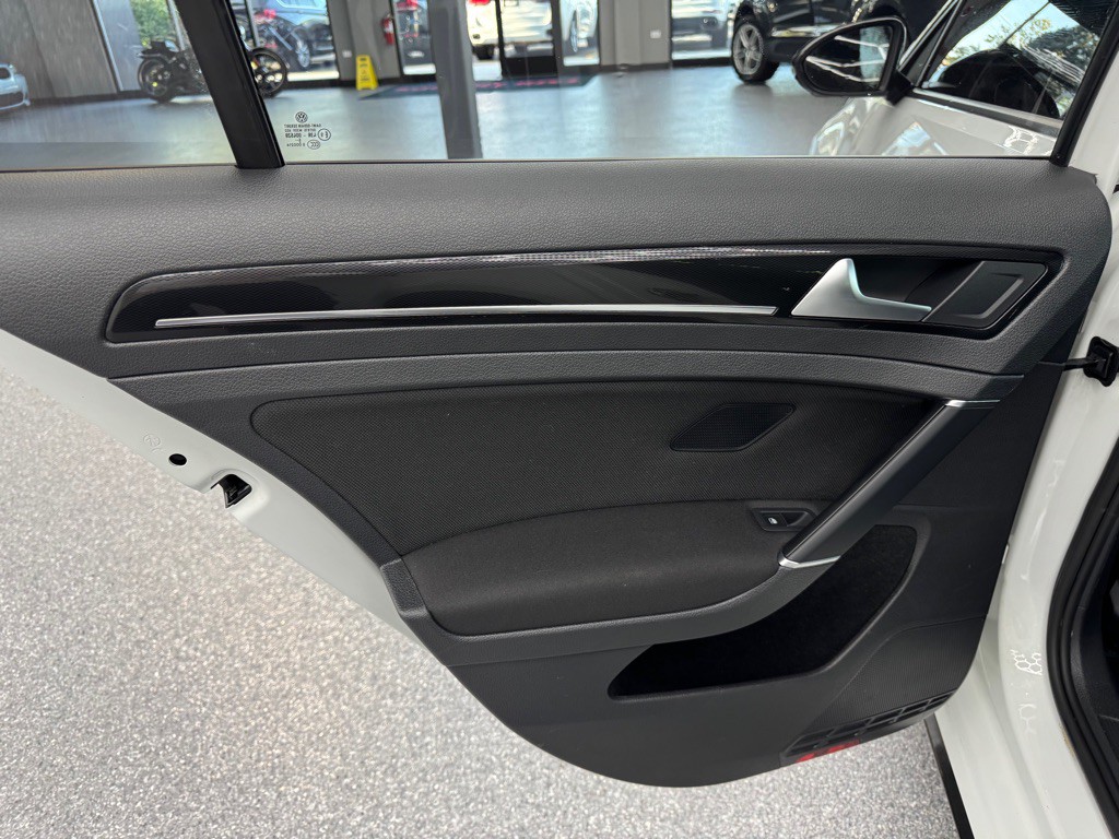 2017 Volkswagen GTI Image 16