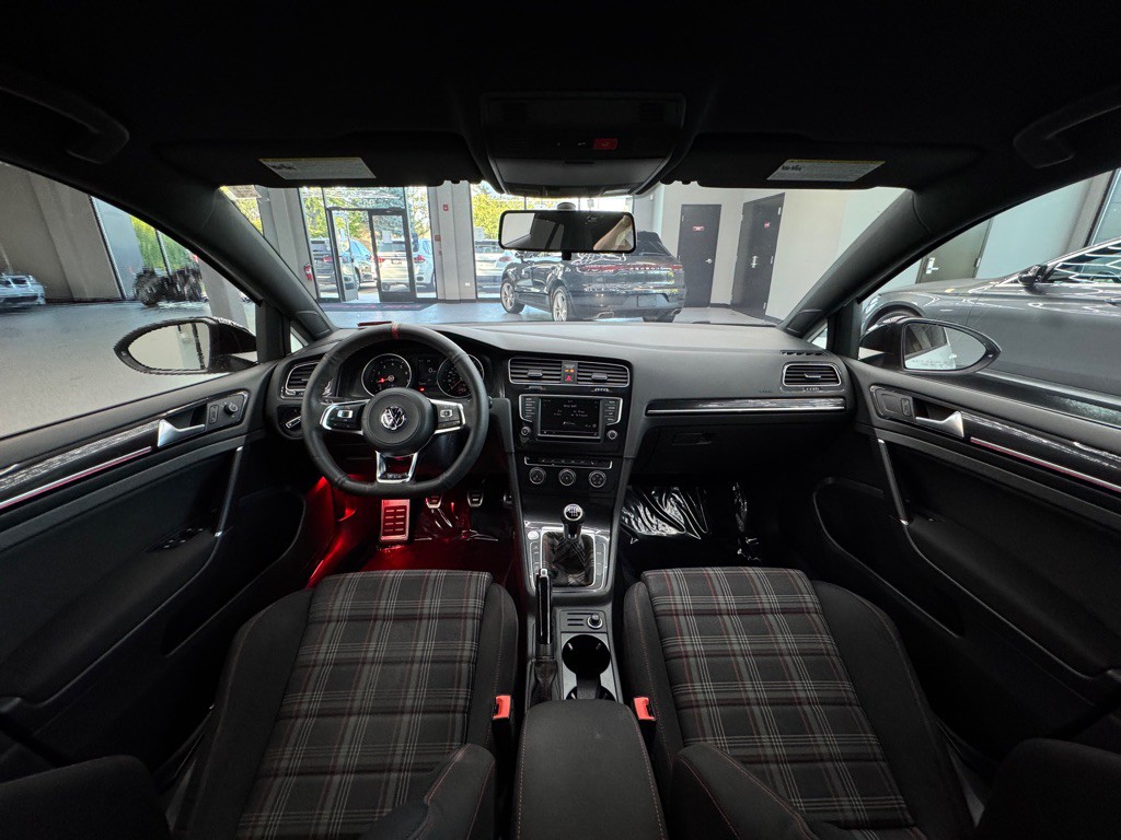 2017 Volkswagen GTI Image 22