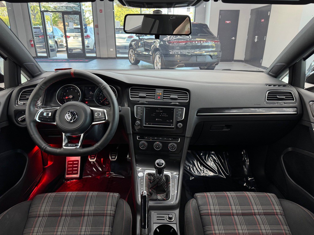 2017 Volkswagen GTI Image 23