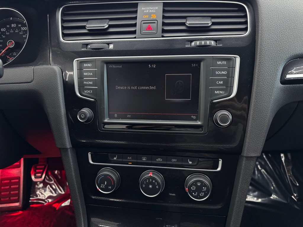 2017 Volkswagen GTI Image 24