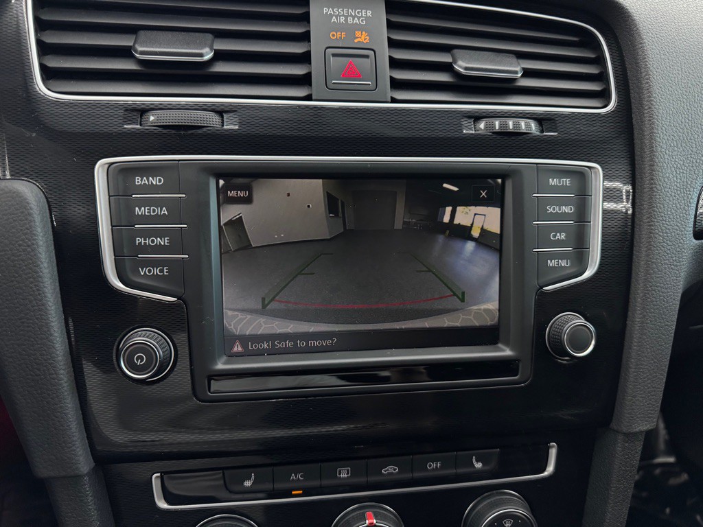 2017 Volkswagen GTI Image 25