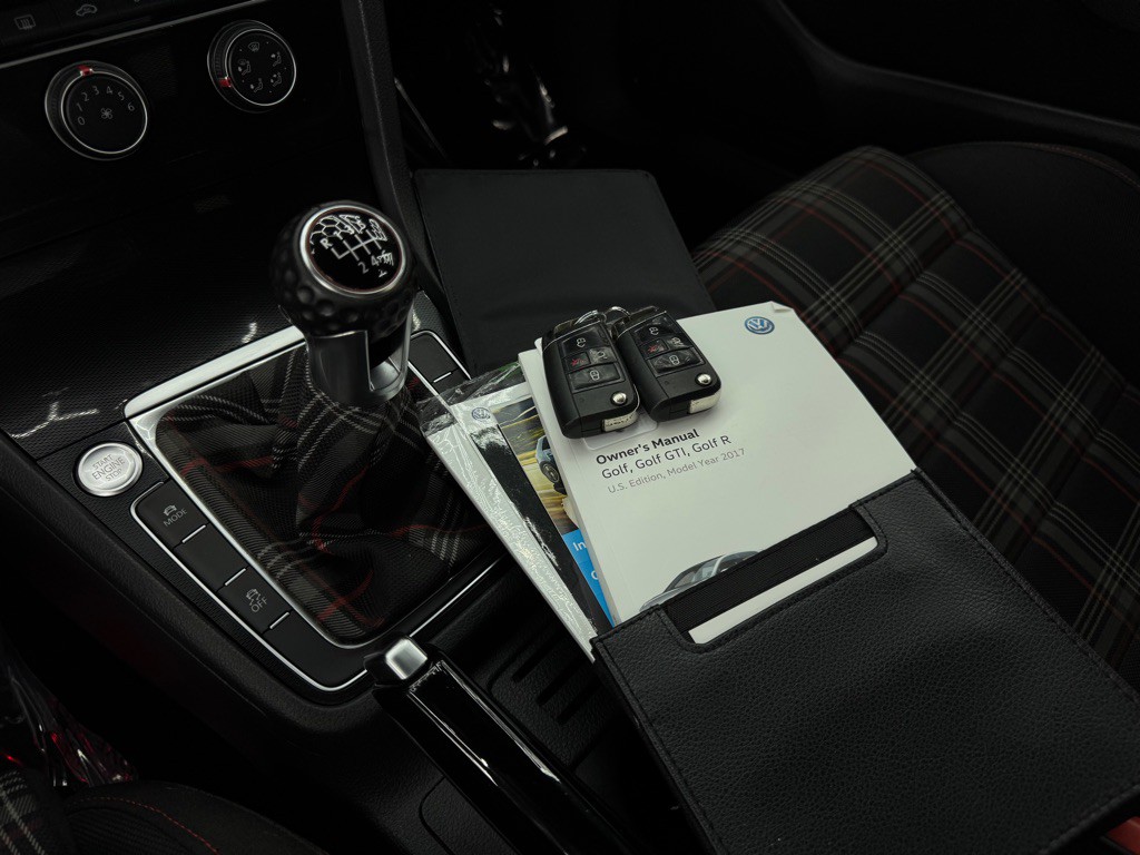 2017 Volkswagen GTI Image 31