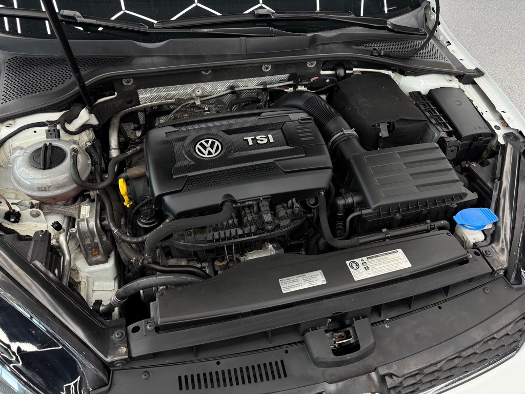 2017 Volkswagen GTI Image 32