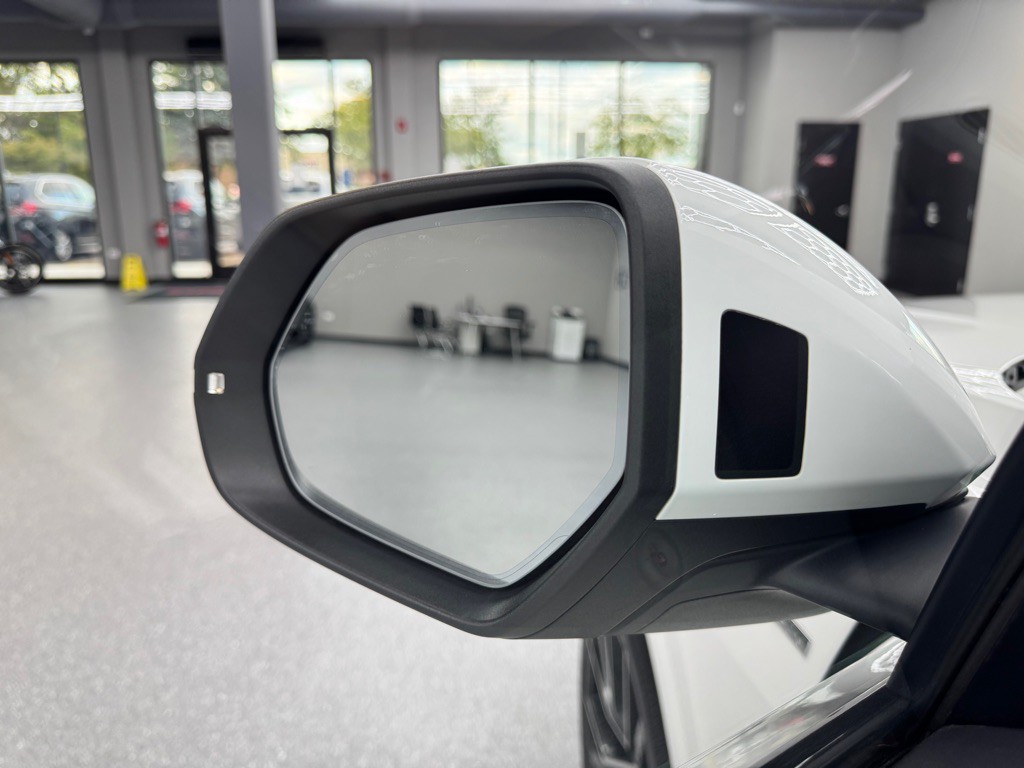 2019 Audi Q8 Image 19