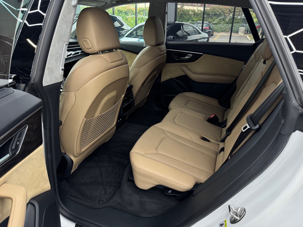 2019 Audi Q8 Image 30