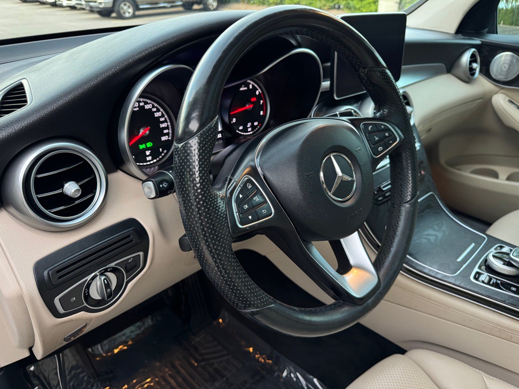 2016 Mercedes-Benz GLC-Class Image 17