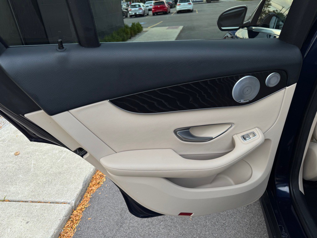2016 Mercedes-Benz GLC-Class Image 18