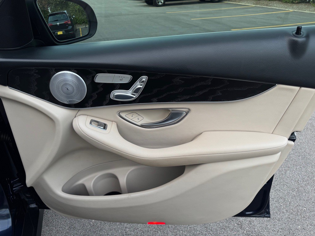 2016 Mercedes-Benz GLC-Class Image 24