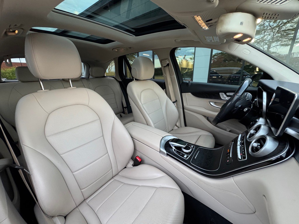 2016 Mercedes-Benz GLC-Class Image 26