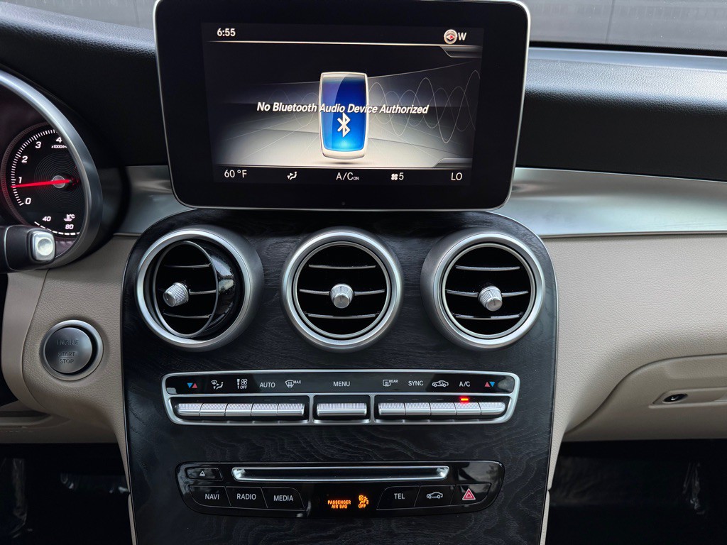 2016 Mercedes-Benz GLC-Class Image 31