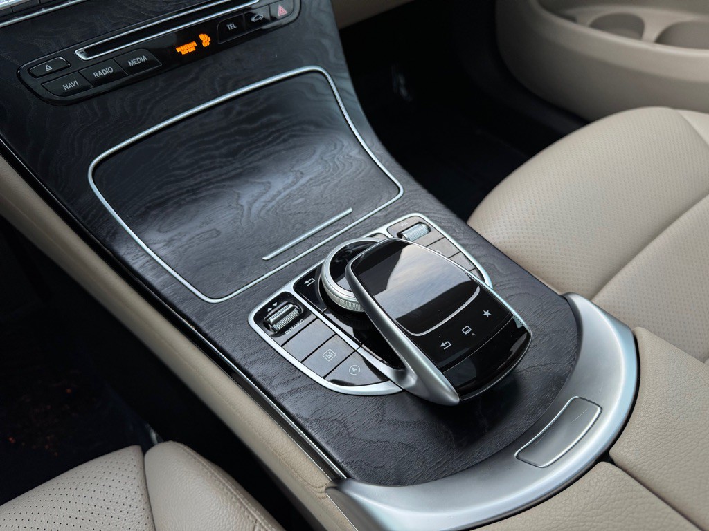 2016 Mercedes-Benz GLC-Class Image 32