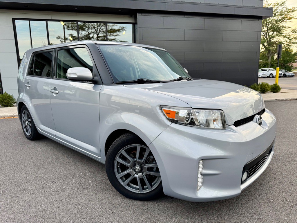 2013 Scion xB Image 2