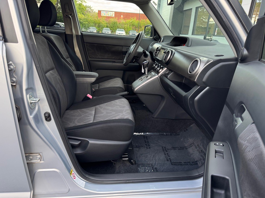 2013 Scion xB Image 21