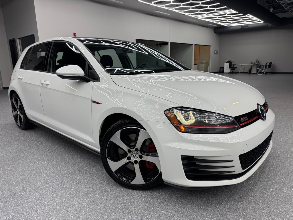 2016 Volkswagen GTI Image 2