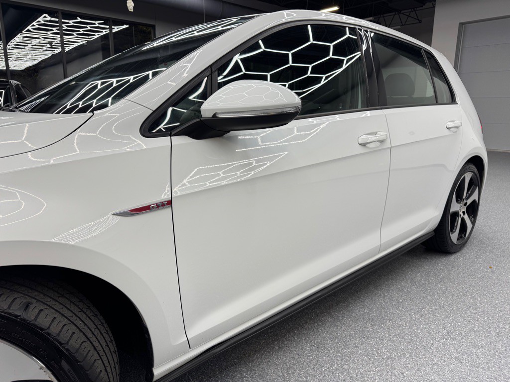 2016 Volkswagen GTI Image 8