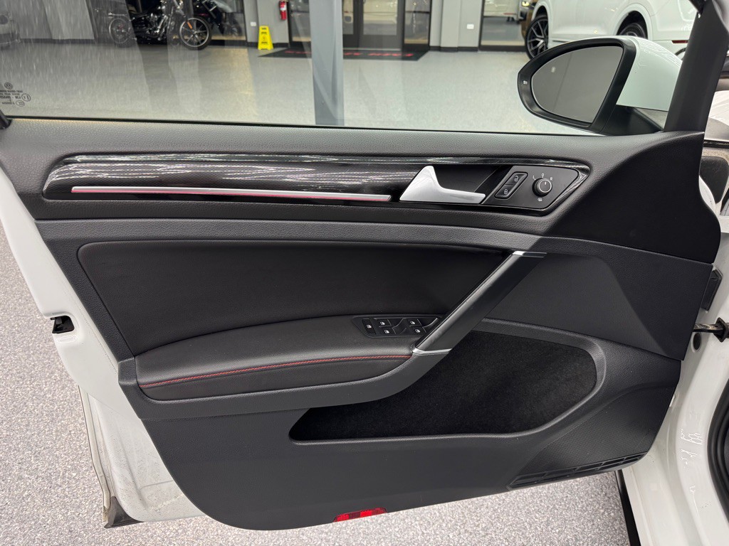 2016 Volkswagen GTI Image 16