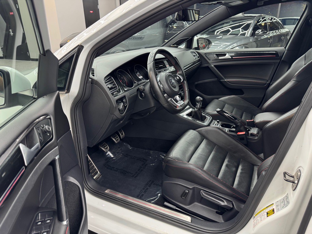 2016 Volkswagen GTI Image 17