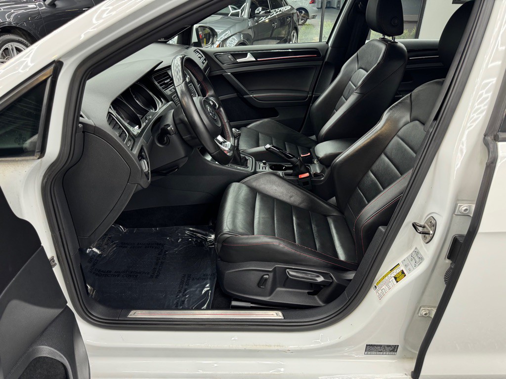2016 Volkswagen GTI Image 18