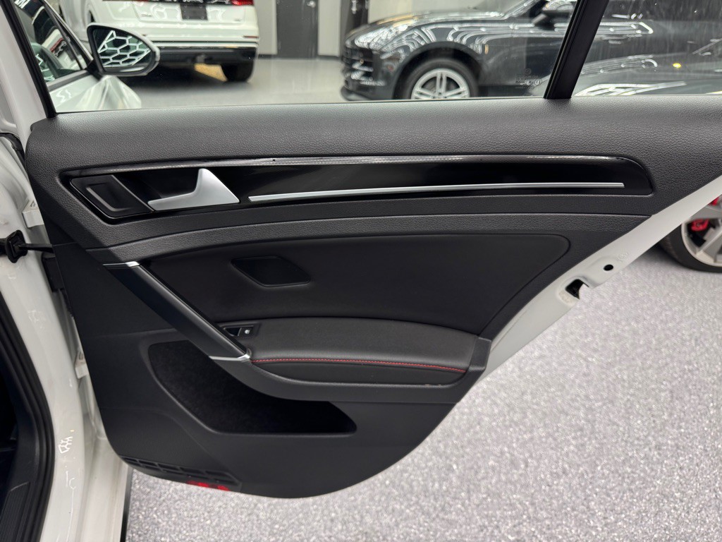 2016 Volkswagen GTI Image 22