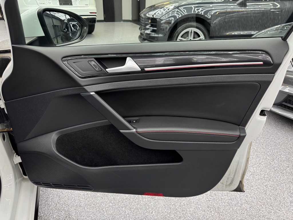 2016 Volkswagen GTI Image 24