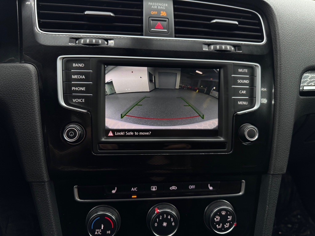 2016 Volkswagen GTI Image 29